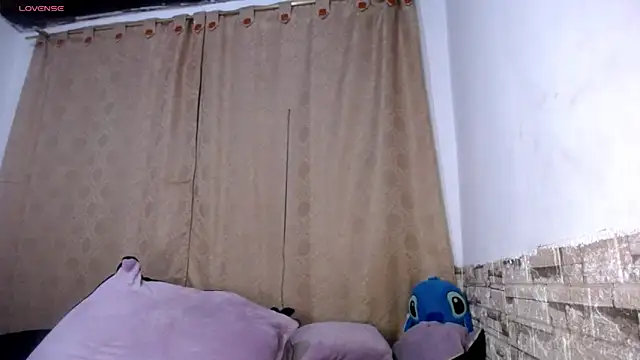 Snapshot of Bicky_24 chatting on 04/15/26, 08:21 Bicky 24 online show from 04/15/26, 08:21