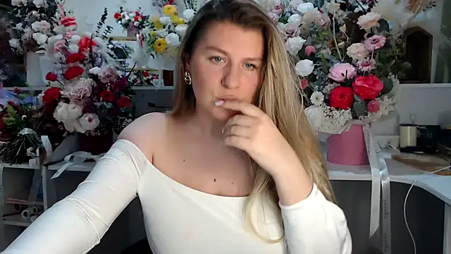 LadyJanee online show from 09/18/25, 03:36