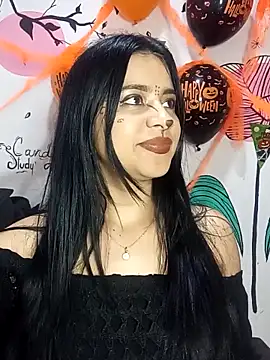 Snapshot of ValerieLove_ chatting on 10/28/25, 07:27 ValerieLove online show from 10/28/25, 07:27