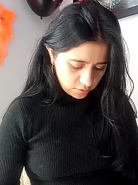 Snapshot of ValerieLove_ chatting on 10/29/25, 07:37 ValerieLove online show from 10/29/25, 07:37