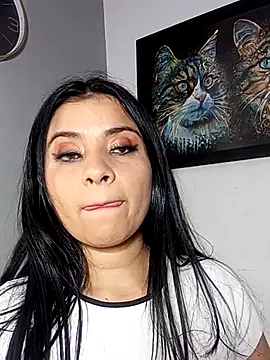 Snapshot of ValerieLove_ chatting on 11/06/25, 07:48 ValerieLove online show from 11/06/25, 07:48