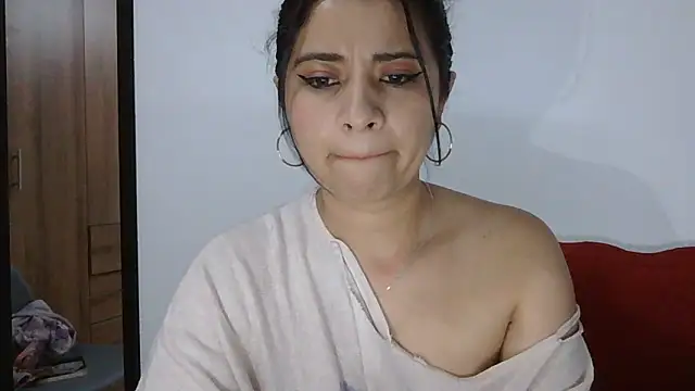 Snapshot of ValerieLove_ chatting on 11/13/25, 10:03 ValerieLove online show from 11/13/25, 10:03