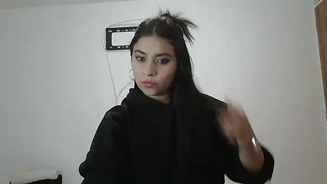 Snapshot of ValerieLove_ chatting on 12/04/25, 11:13 ValerieLove online show from 12/04/25, 11:13