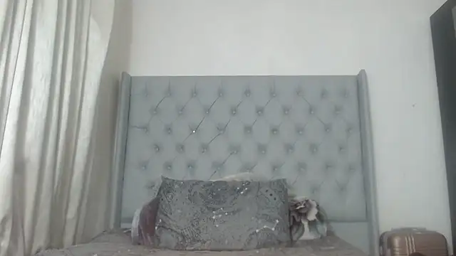 BeautyQueenX22 online show from 06/18/26, 07:29