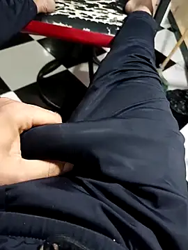 Snapshot of anis3g4 chatting on 10/18/25, 10:43 anis3g4 online show from 10/18/25, 10:43