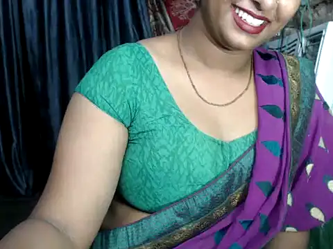 Snapshot of DearKimmi chatting on 12/12/24, 11:25 DearKimmi online show from 12/12/24, 11:25