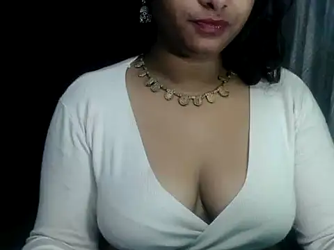 Snapshot of DearKimmi chatting on 01/04/25, 12:37 DearKimmi online show from 01/04/25, 12:37