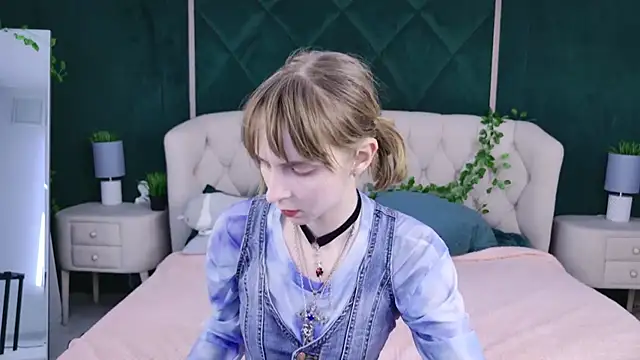 Beverly Gomes online show from 11/08/25, 03:34