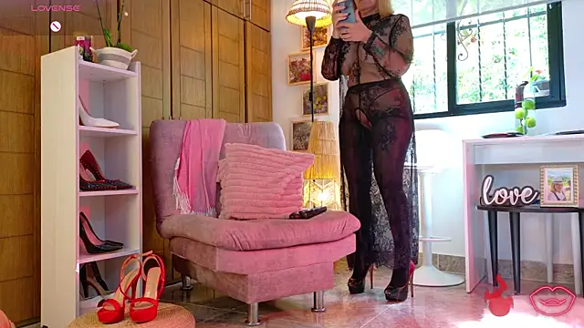 Snapshot of mrs_edha chatting on 07/17/26, 02:13 mrs edha online show from 07/17/26, 02:13