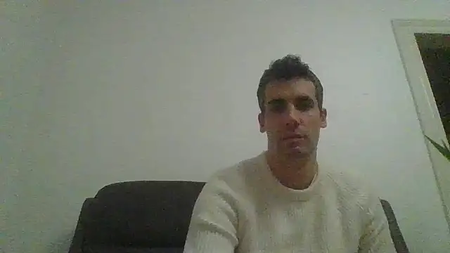 Snapshot of JulioIsHere4you chatting on 11/06/25, 08:10 JulioIsHere4you online show from 11/06/25, 08:10