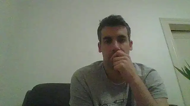 Snapshot of JulioIsHere4you chatting on 11/13/25, 01:59 JulioIsHere4you online show from 11/13/25, 01:59