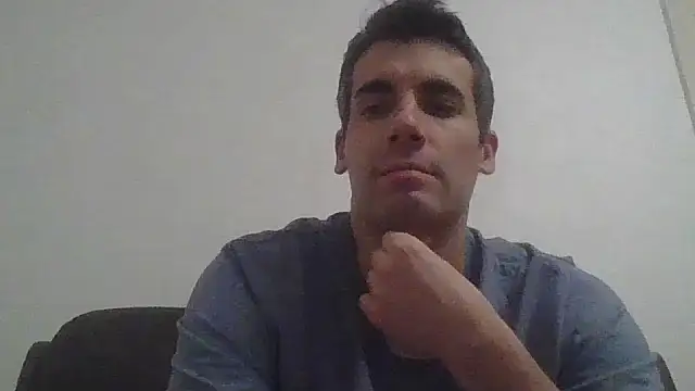 Snapshot of JulioIsHere4you chatting on 11/15/25, 11:32 JulioIsHere4you online show from 11/15/25, 11:32