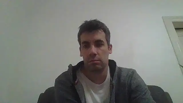 Snapshot of JulioIsHere4you chatting on 11/24/25, 02:33 JulioIsHere4you online show from 11/24/25, 02:33