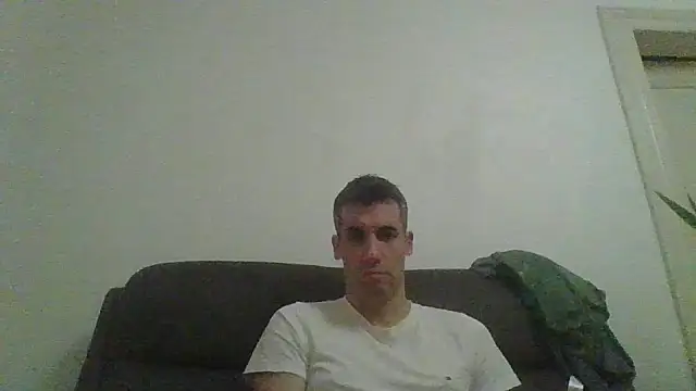 Snapshot of JulioIsHere4you chatting on 12/14/25, 12:27 JulioIsHere4you online show from 12/14/25, 12:27