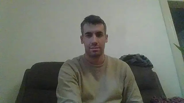 Snapshot of JulioIsHere4you chatting on 12/18/25, 07:58 JulioIsHere4you online show from 12/18/25, 07:58