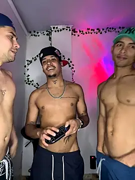 Snapshot of Owen_Benkosky chatting on 10/27/25, 03:32 Owen Benkosky online show from 10/27/25, 03:32