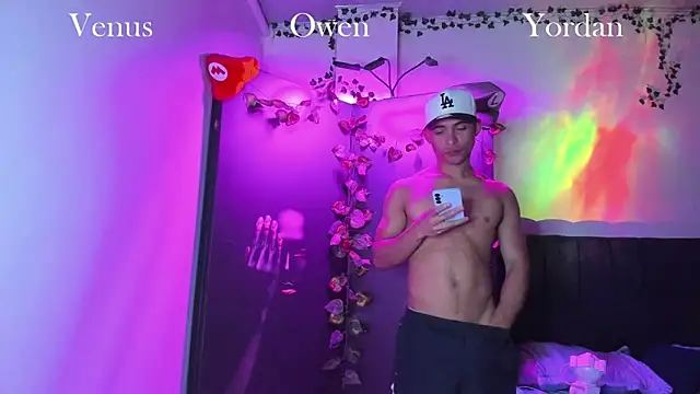 Snapshot of Owen_Benkosky chatting on 12/03/25, 03:03 Owen Benkosky online show from 12/03/25, 03:03