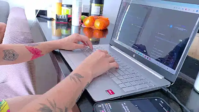 Noah-Garcia online show from 09/27/25, 05:40