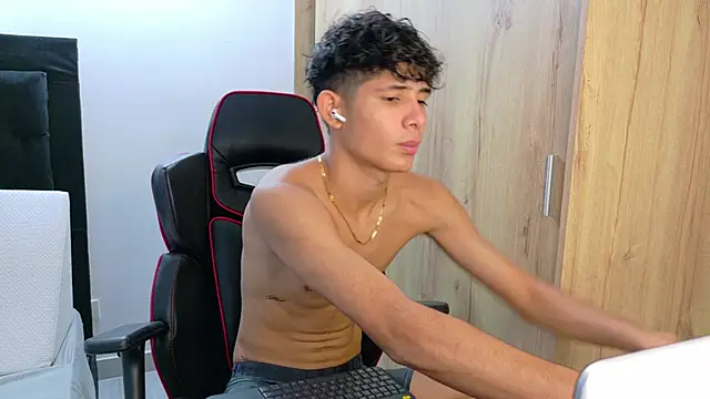 Noah-Garcia online show from 10/03/25, 07:33