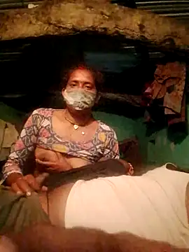 Snapshot of CUTE-004 chatting on 10/03/25, 06:05 CUTE-004 online show from 10/03/25, 06:05