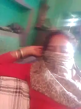 Snapshot of CUTE-004 chatting on 10/07/25, 06:21 CUTE-004 online show from 10/07/25, 06:21