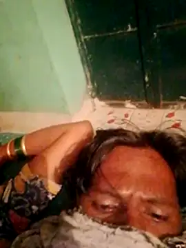 Snapshot of CUTE-004 chatting on 10/11/25, 06:28 CUTE-004 online show from 10/11/25, 06:28