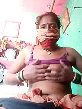 Snapshot of CUTE-004 chatting on 10/16/25, 07:31 CUTE-004 online show from 10/16/25, 07:31