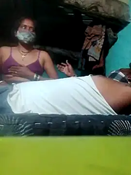 Snapshot of CUTE-004 chatting on 10/17/25, 06:32 CUTE-004 online show from 10/17/25, 06:32