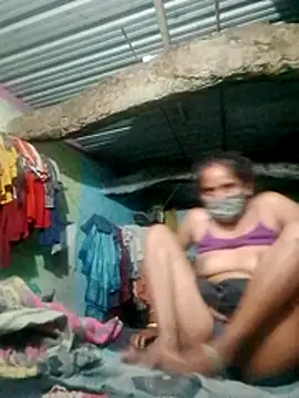 Snapshot of CUTE-004 chatting on 10/23/25, 08:51 CUTE-004 online show from 10/23/25, 08:51