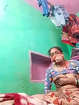 Snapshot of CUTE-004 chatting on 11/05/25, 07:08 CUTE-004 online show from 11/05/25, 07:08