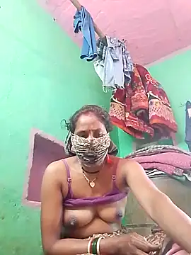 Snapshot of CUTE-004 chatting on 11/06/25, 07:20 CUTE-004 online show from 11/06/25, 07:20