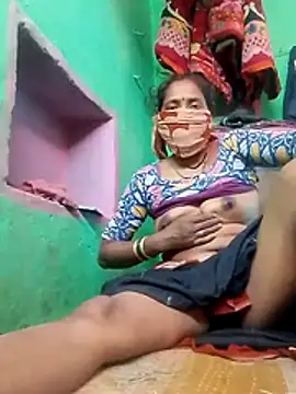 Snapshot of CUTE-004 chatting on 11/07/25, 06:35 CUTE-004 online show from 11/07/25, 06:35