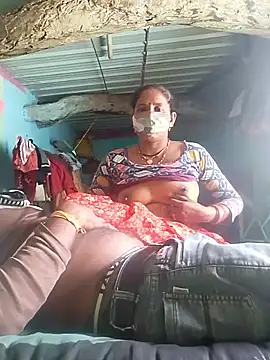 Snapshot of CUTE-004 chatting on 11/16/25, 08:20 CUTE-004 online show from 11/16/25, 08:20