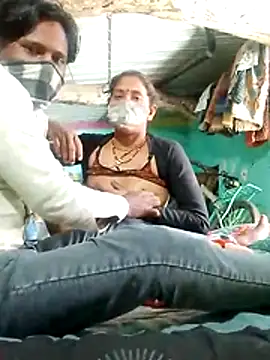 Snapshot of CUTE-004 chatting on 11/17/25, 08:42 CUTE-004 online show from 11/17/25, 08:42