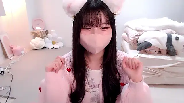 Snapshot of moka-neko chatting on 09/21/25, 11:23 moka-neko online show from 09/21/25, 11:23