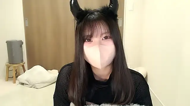 Snapshot of moka-neko chatting on 10/31/25, 11:44 moka-neko online show from 10/31/25, 11:44