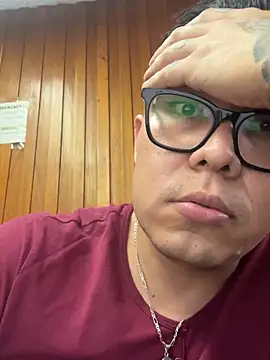 Snapshot of Luis0930h chatting on 09/10/25, 11:38 Luis0930h online show from 09/10/25, 11:38