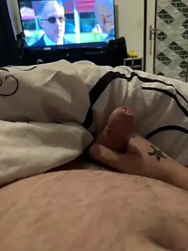 Snapshot of Badking9377 chatting on 09/10/25, 05:24 Badking9377 online show from 09/10/25, 05:24