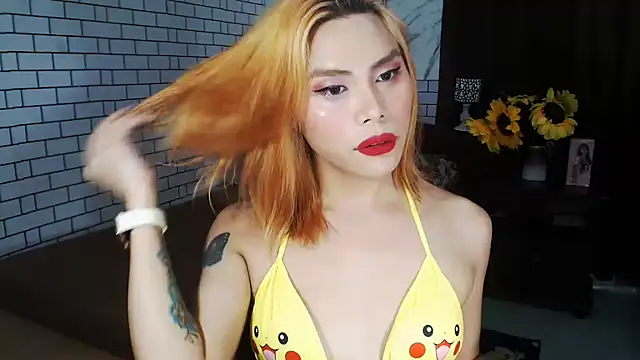 Snapshot of BigAssAlexa chatting on 09/29/25, 04:28 BigAssAlexa online show from 09/29/25, 04:28