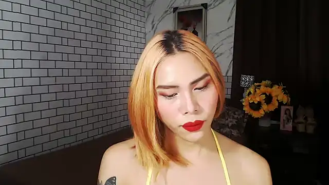 Snapshot of BigAssAlexa chatting on 10/05/25, 01:26 BigAssAlexa online show from 10/05/25, 01:26