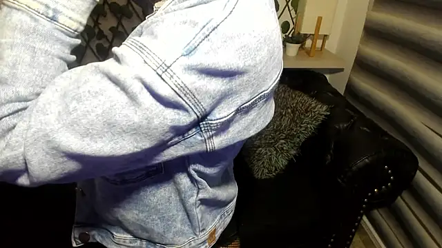 Snapshot of ASHLEY_QUALLEY chatting on 10/31/25, 02:56 ASHLEY QUALLEY online show from 10/31/25, 02:56