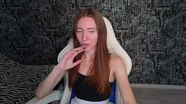 MiaLinder online show from 10/04/25, 11:52