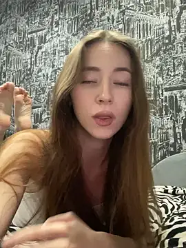 MiaLinder online show from 11/04/25, 06:07