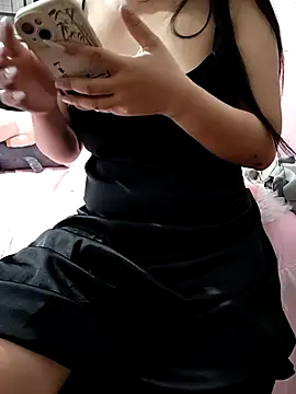 Snapshot of Yui-Linh chatting on 10/16/25, 02:12 Yui-Linh online show from 10/16/25, 02:12