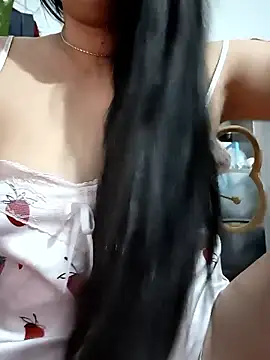 Snapshot of Yui-Linh chatting on 10/30/25, 07:32 Yui-Linh online show from 10/30/25, 07:32