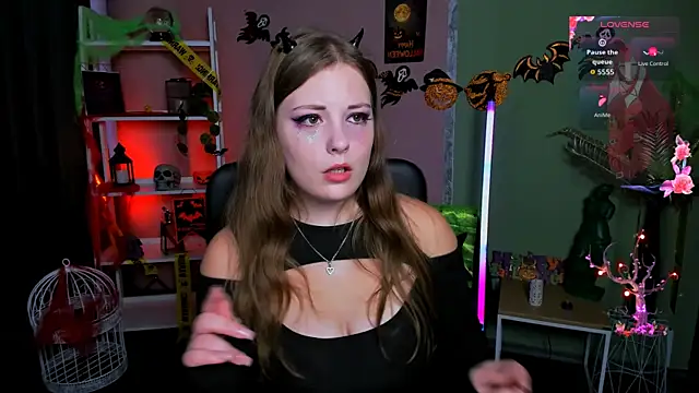 Snapshot of melani_bumm chatting on 10/31/25, 09:21 melani bumm online show from 10/31/25, 09:21