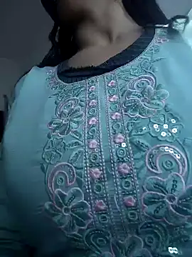 Snapshot of your_favourite_bhabhi chatting on 01/14/26, 07:03 your favourite bhabhi online show from 01/14/26, 07:03