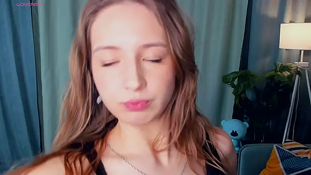 Snapshot of LaritaYoseph chatting on 11/22/25, 04:50 LaritaYoseph online show from 11/22/25, 04:50