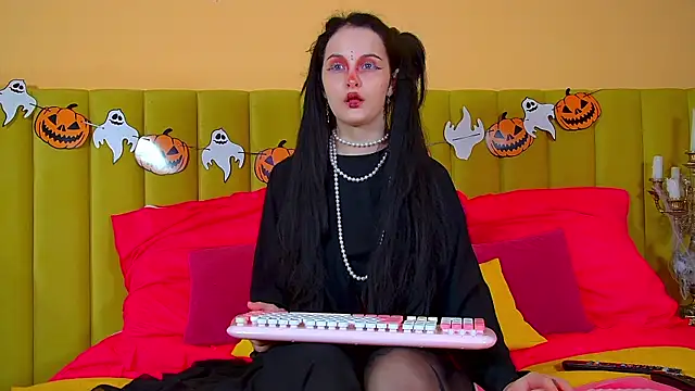 MollyMillsen online show from 10/29/25, 06:20