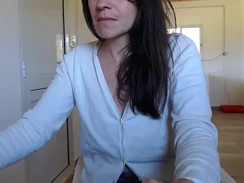 Snapshot of Missforever chatting on 11/17/25, 04:24 Missforever online show from 11/17/25, 04:24